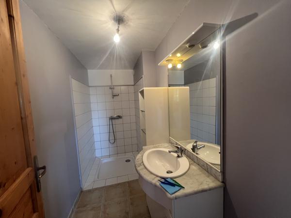 Maison T4 de 142m² avec abri voiture sur un terrain de 400m²