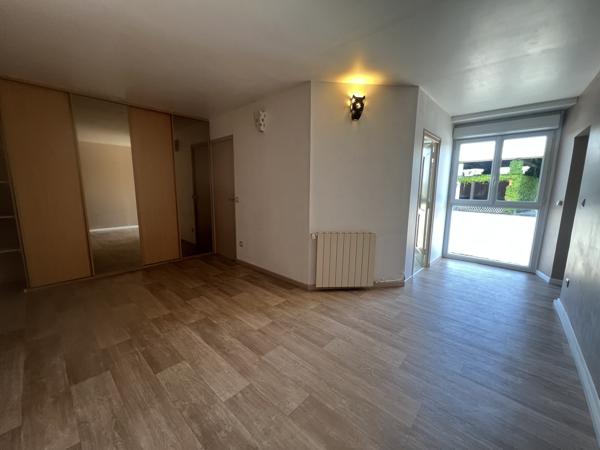 Maison T4 de 142m² avec abri voiture sur un terrain de 400m²