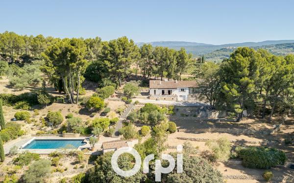 Maison à vendre    5 pièces •  La Cadière-d'Azur