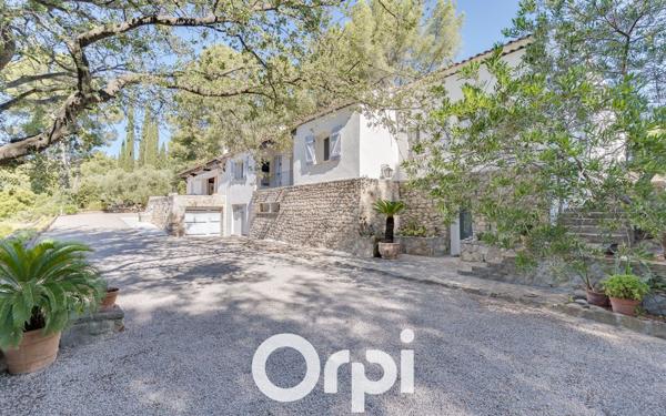 Maison à vendre    5 pièces •  La Cadière-d'Azur