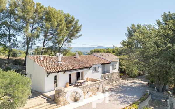 Maison à vendre    5 pièces •  La Cadière-d'Azur