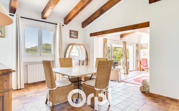 Maison à vendre    5 pièces •  La Cadière-d'Azur