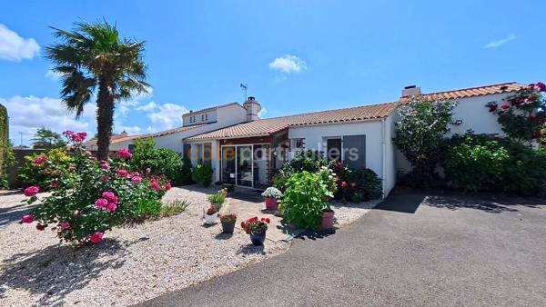 Vente
                Maison215 m² - 8 Pièces -
                    LES SABLES D OLONNE (85340)