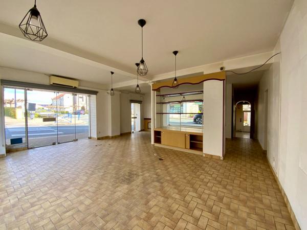 Grand Immeuble avec nombreuses possibilités