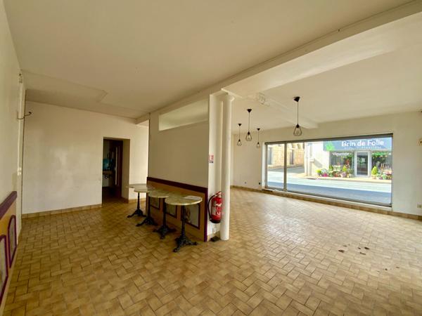 Grand Immeuble avec nombreuses possibilités