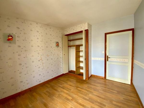 Grand Immeuble avec nombreuses possibilités