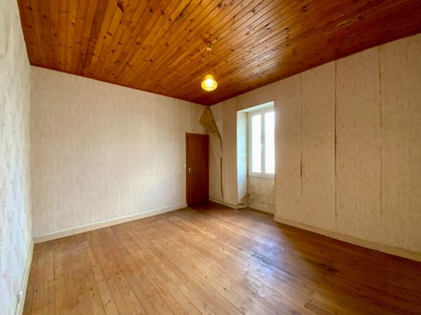 Grand Immeuble avec nombreuses possibilités