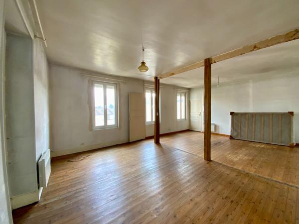 Grand Immeuble avec nombreuses possibilités