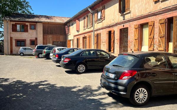 Immeuble à vendre    2 pièces •  Blagnac