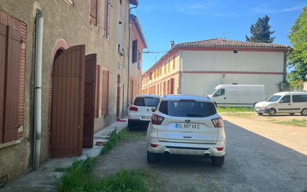 Immeuble à vendre    2 pièces •  Blagnac