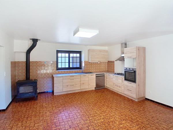 Bien avec 3 chambres, séjour, cuisine, grd garage