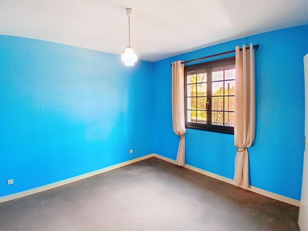 Bien avec 3 chambres, séjour, cuisine, grd garage