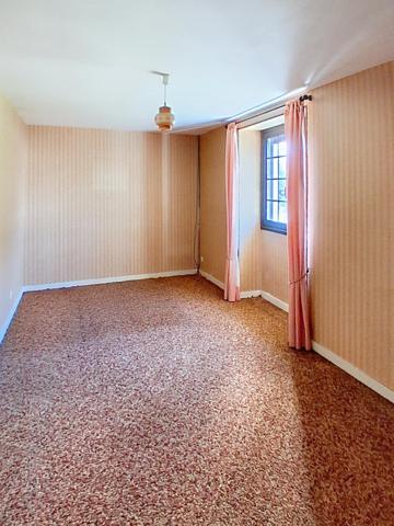 Bien avec 3 chambres, séjour, cuisine, grd garage
