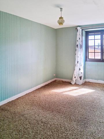 Bien avec 3 chambres, séjour, cuisine, grd garage