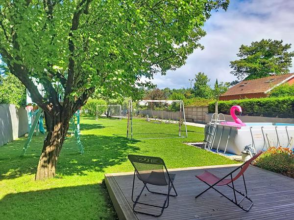 Maison
         5 pièces
        - 132 m² 520 000 € *