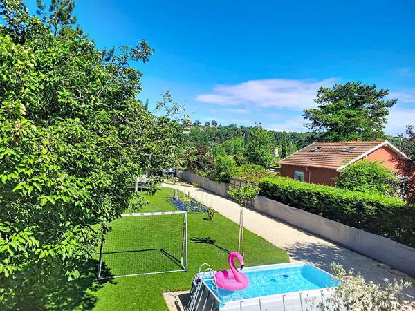 Maison
         5 pièces
        - 132 m² 520 000 € *