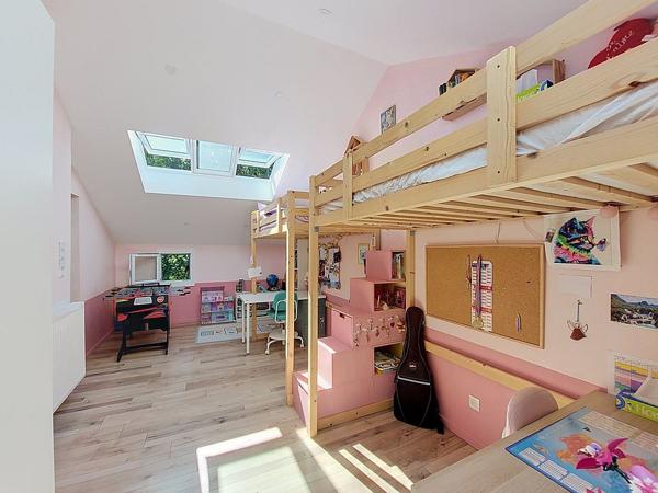 Maison
         5 pièces
        - 132 m² 520 000 € *