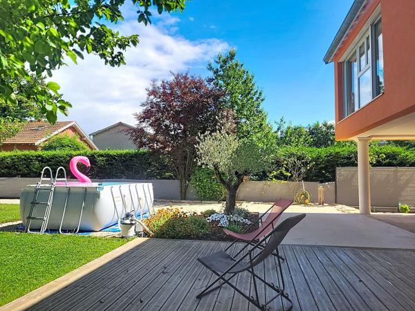 Maison
         5 pièces
        - 132 m² 520 000 € *