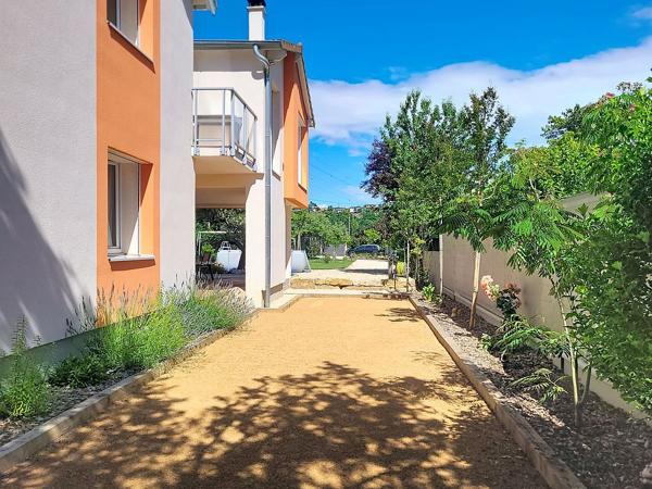 Maison
         5 pièces
        - 132 m² 520 000 € *
