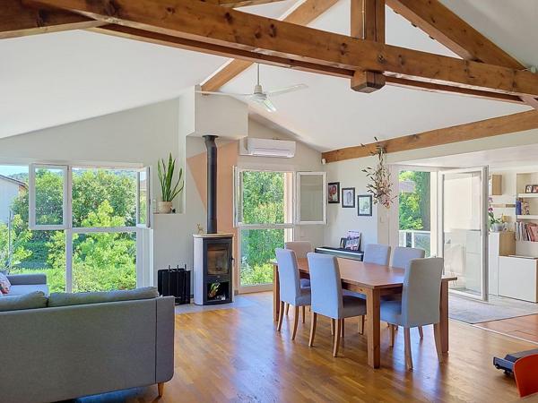 Maison
         5 pièces
        - 132 m² 520 000 € *