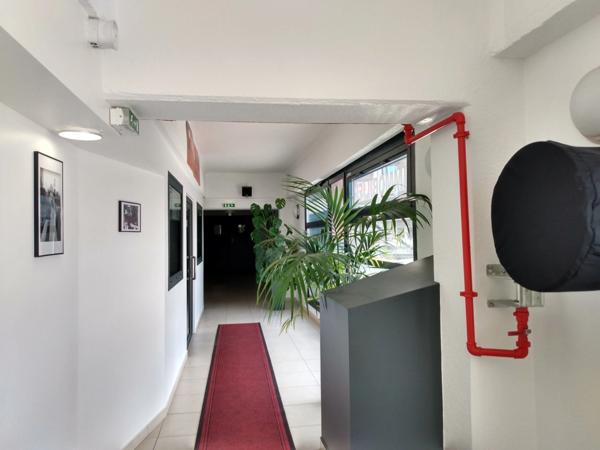 Dpt Isère (38), à vendre BOURGOIN JALLIEU Locaux commerciaux 115 m²