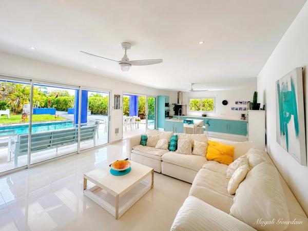 A VENDRE – SAINT-FRANÇOIS – VILLA AVEC PISCINE, GÎTE INDÉPENDANT ET AUTONOMIE ÉLECTRIQUE
