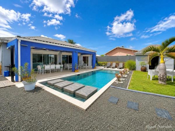 A VENDRE – SAINT-FRANÇOIS – VILLA AVEC PISCINE, GÎTE INDÉPENDANT ET AUTONOMIE ÉLECTRIQUE