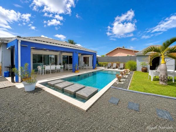 A VENDRE – SAINT-FRANÇOIS – VILLA AVEC PISCINE, GÎTE INDÉPENDANT ET AUTONOMIE ÉLECTRIQUE