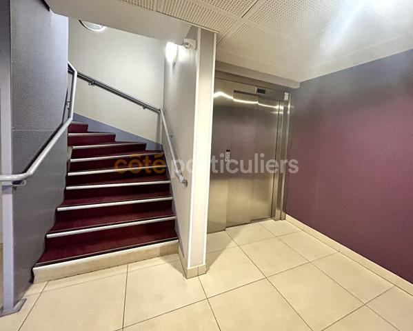 Vente
                Appartement60,4 m² - 3 Pièces -
                    PESSAC (33600)