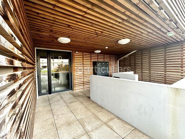 Vente
                Appartement60,4 m² - 3 Pièces -
                    PESSAC (33600)