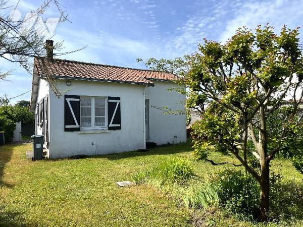 Maison à vendre à LA PLAINE SUR MER, à seulement 450m de la plage de Port Giraud.