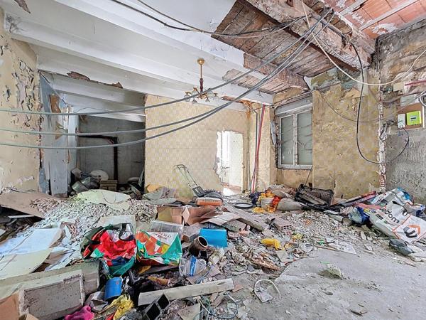 Nouveauté à Graissessac – Grande maison de village à rénover avec terrasses et garages