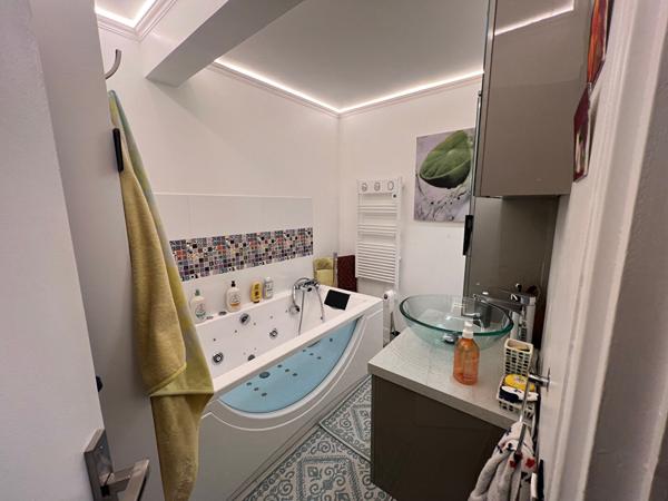 Appartement 3 pièces de standing au coeur d'une résidence confidentielle avec piscine