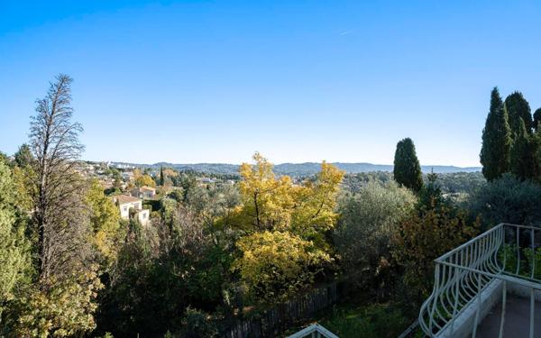 Maison à vendre    5 pièces • 152,43 m2 Grasse