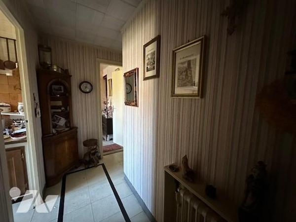 Maison de 5 pièces avec un sous-sol total surélevé, édifié sur 357 m² de terrain