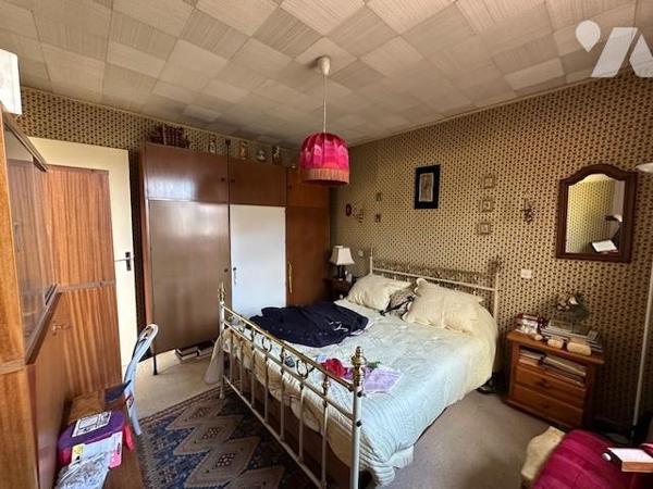 Maison de 5 pièces avec un sous-sol total surélevé, édifié sur 357 m² de terrain