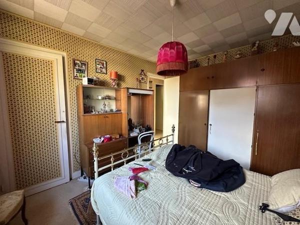 Maison de 5 pièces avec un sous-sol total surélevé, édifié sur 357 m² de terrain