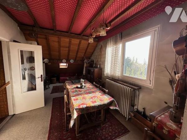 Maison de 5 pièces avec un sous-sol total surélevé, édifié sur 357 m² de terrain