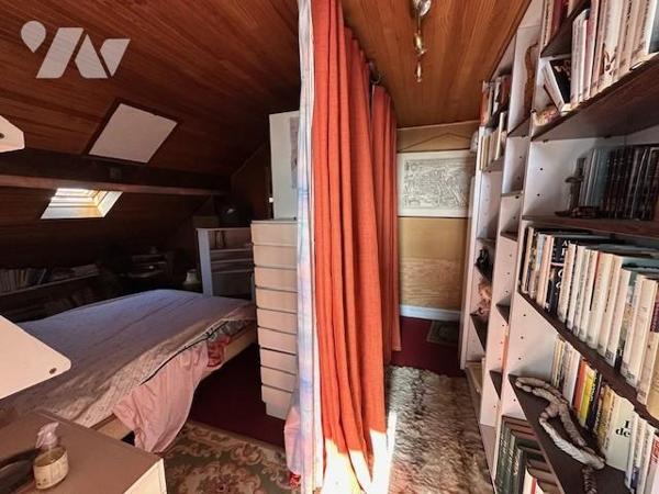 Maison de 5 pièces avec un sous-sol total surélevé, édifié sur 357 m² de terrain