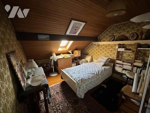 Maison de 5 pièces avec un sous-sol total surélevé, édifié sur 357 m² de terrain