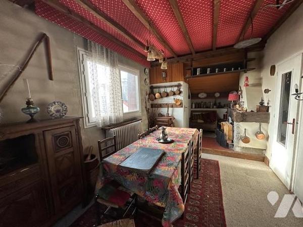 Maison de 5 pièces avec un sous-sol total surélevé, édifié sur 357 m² de terrain