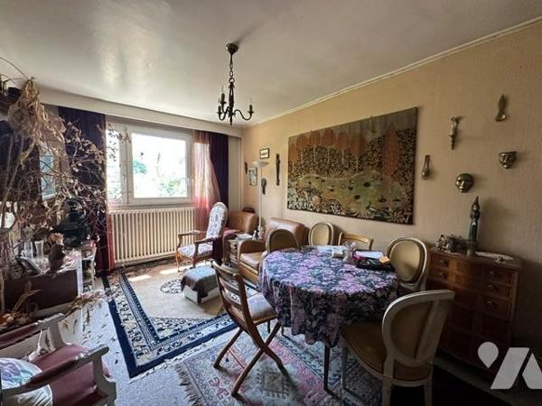 Maison de 5 pièces avec un sous-sol total surélevé, édifié sur 357 m² de terrain