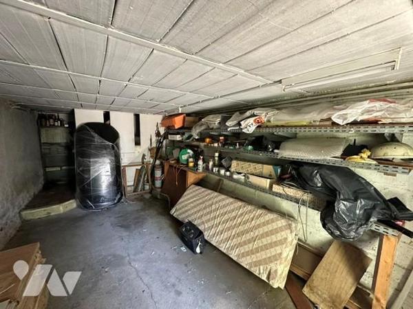 Maison de 5 pièces avec un sous-sol total surélevé, édifié sur 357 m² de terrain