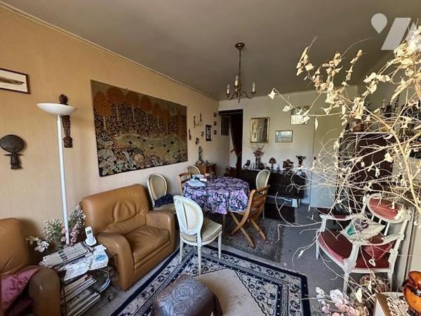 Maison de 5 pièces avec un sous-sol total surélevé, édifié sur 357 m² de terrain
