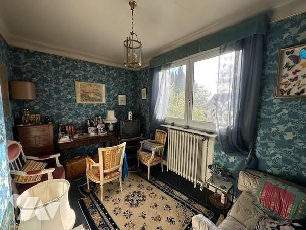 Maison de 5 pièces avec un sous-sol total surélevé, édifié sur 357 m² de terrain