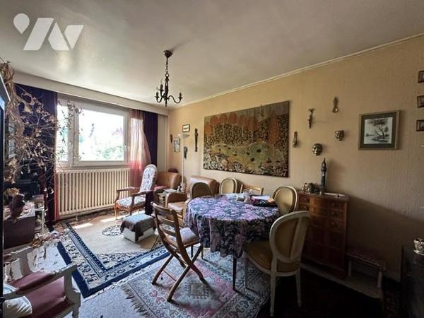 Maison de 5 pièces avec un sous-sol total surélevé, édifié sur 357 m² de terrain