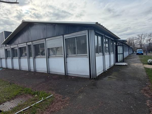 Dpt Hautes Pyrénées (65), à vendre TARBES Bâtiment