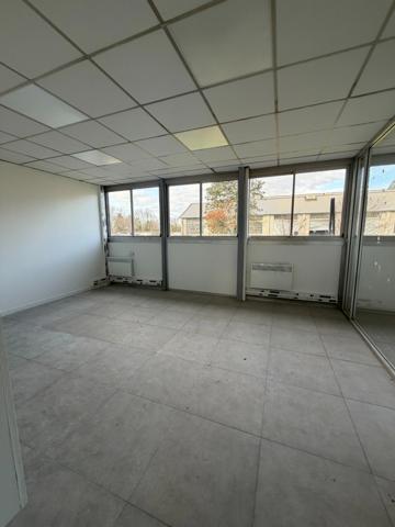 Dpt Hautes Pyrénées (65), à vendre TARBES Bâtiment