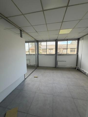 Dpt Hautes Pyrénées (65), à vendre TARBES Bâtiment