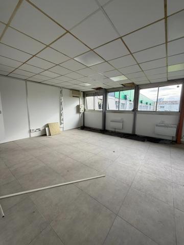 Dpt Hautes Pyrénées (65), à vendre TARBES Bâtiment